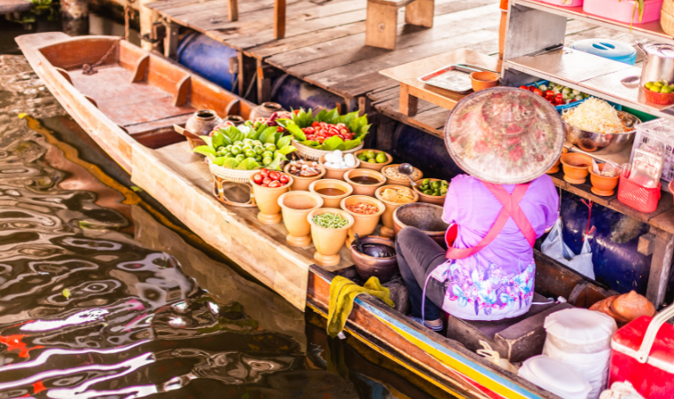 The History & Tradition of Bangkok Floating Markets