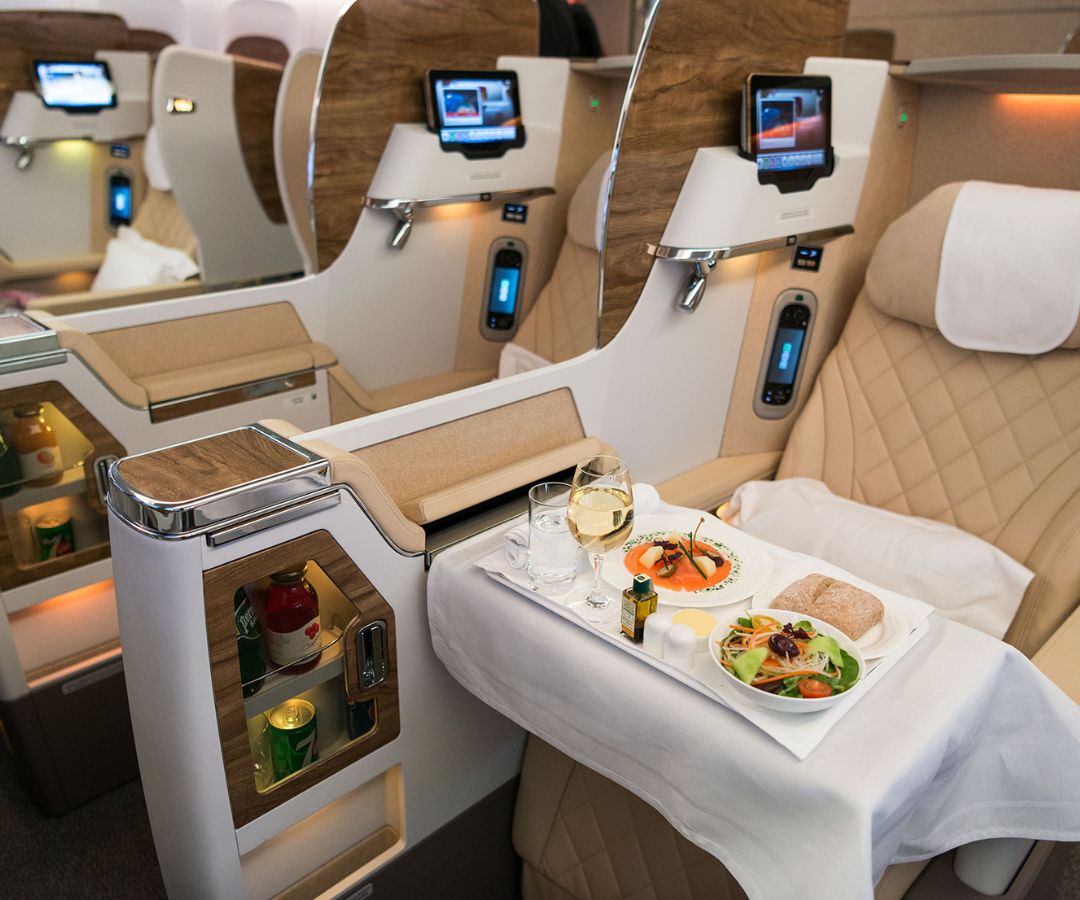 Emirate-buisness-class-seat-food