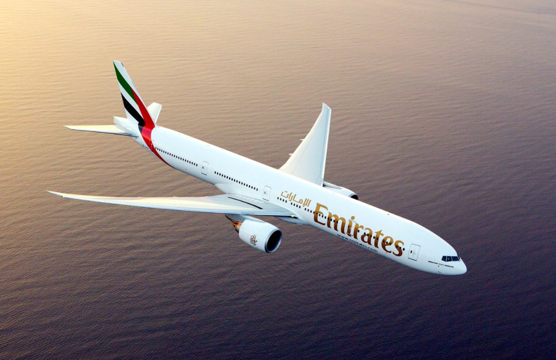 emirates-plane-flying