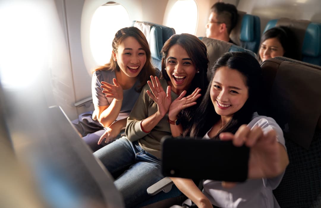 people-on-Singapore-airlines-plane