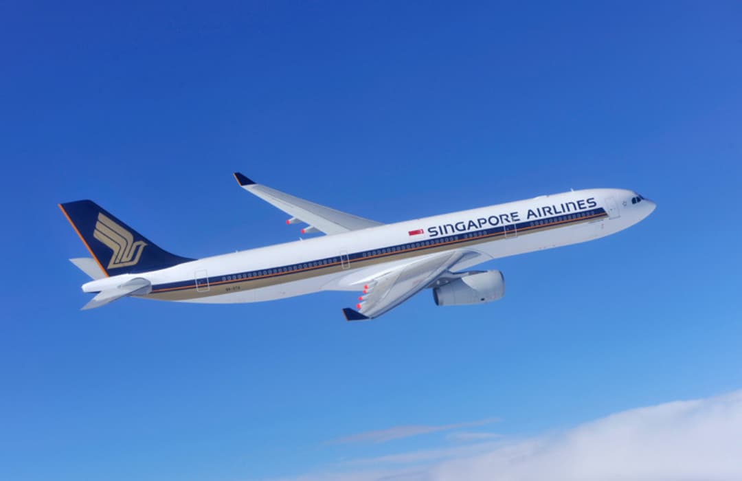 Singapore-airlines-plane-flying