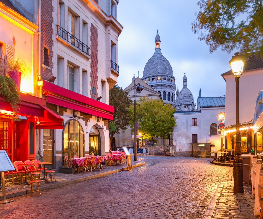 montmarte-cafe-on-corner