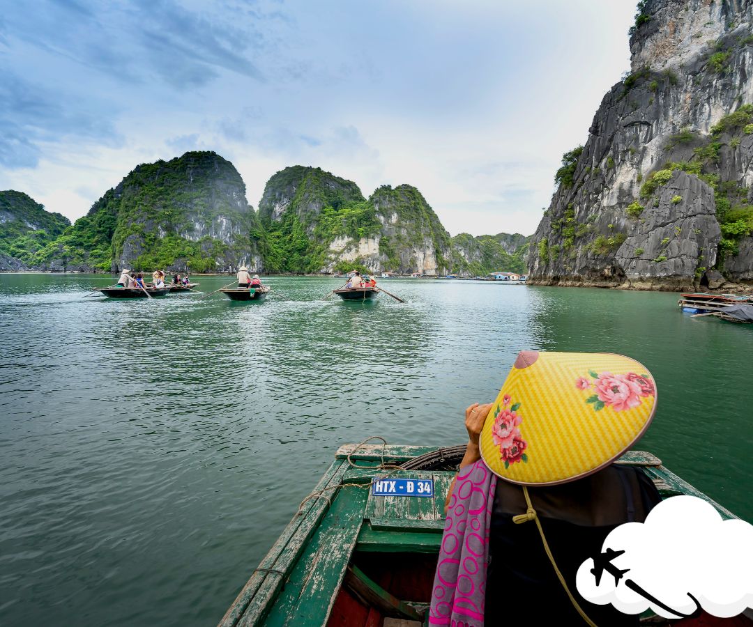 Lady-in-boat-ha-long-bay