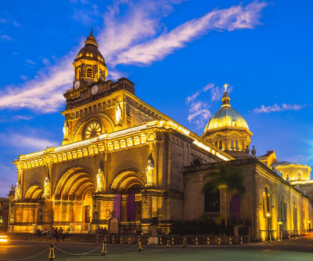 Featured-image-Night-view-of-Manila-Cathedral-at-Manila-Philippines