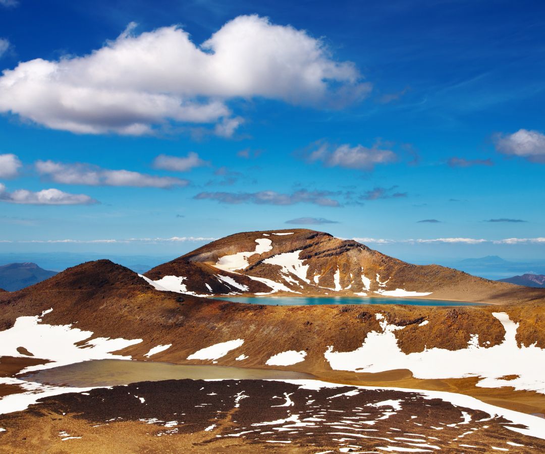 Tongariro-mountain-crystal-blue-water