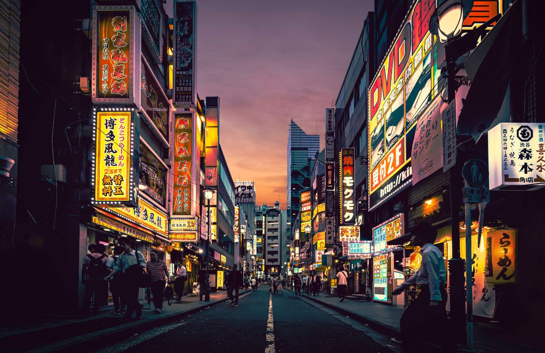 Tokyo-street-at-night