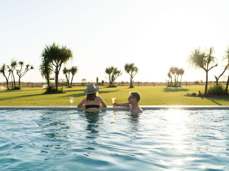 couple-in-pool-in-darwin