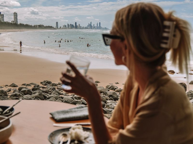 lady-dining-gold-coast