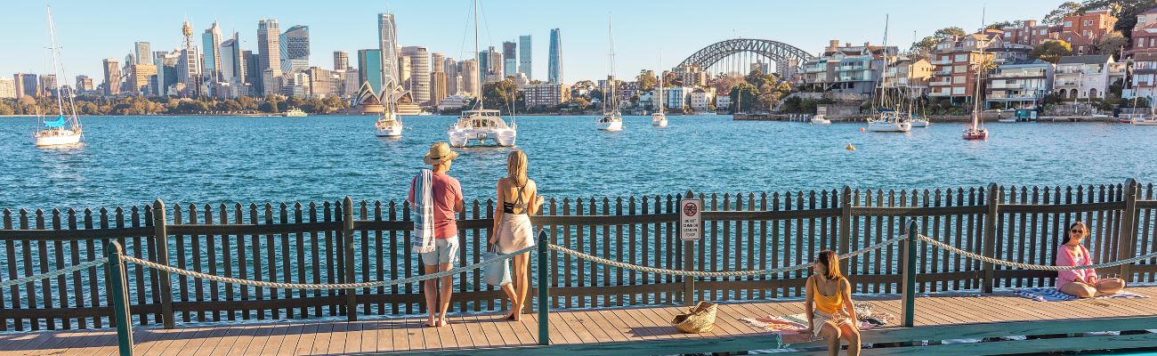 Sydney-people-looking-at-view