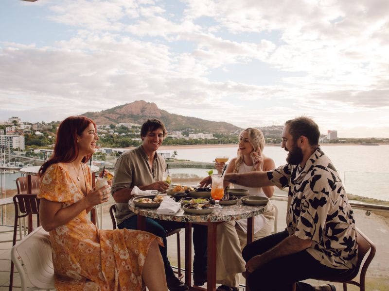 friends-dining-in-townsville