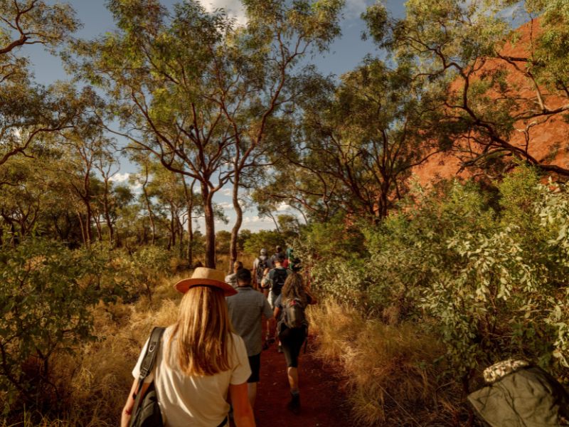 uluru-people-walking