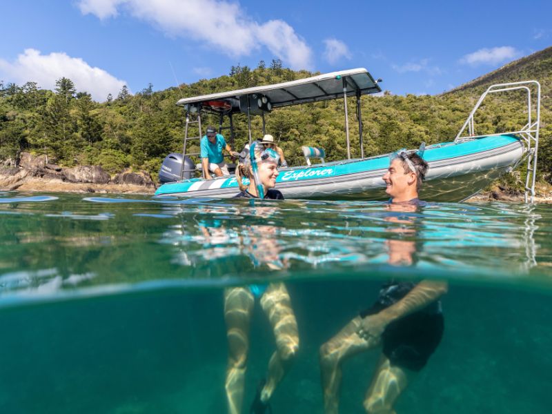 whitsundays-peple-snorkeling