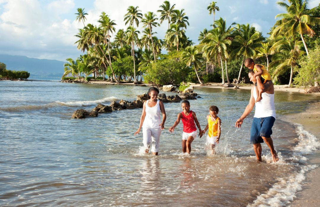 fijian-family-on-beach