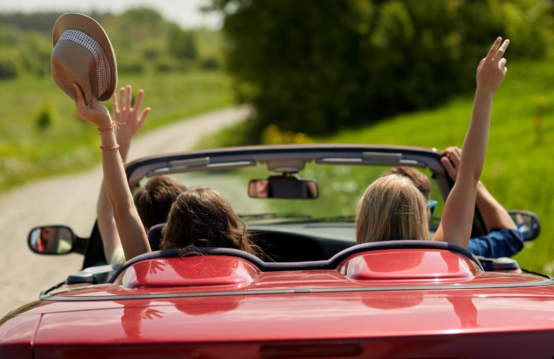 happy-people-in-car