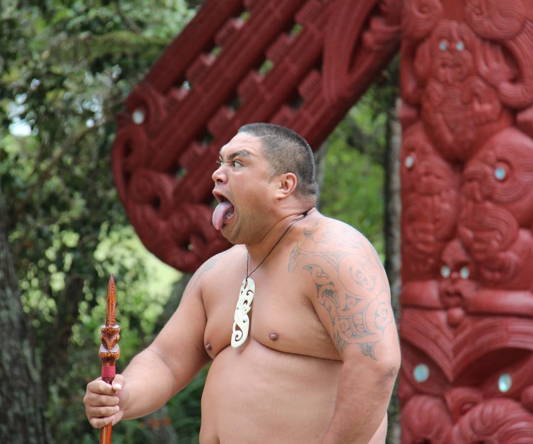 maori-man-cultural-performance