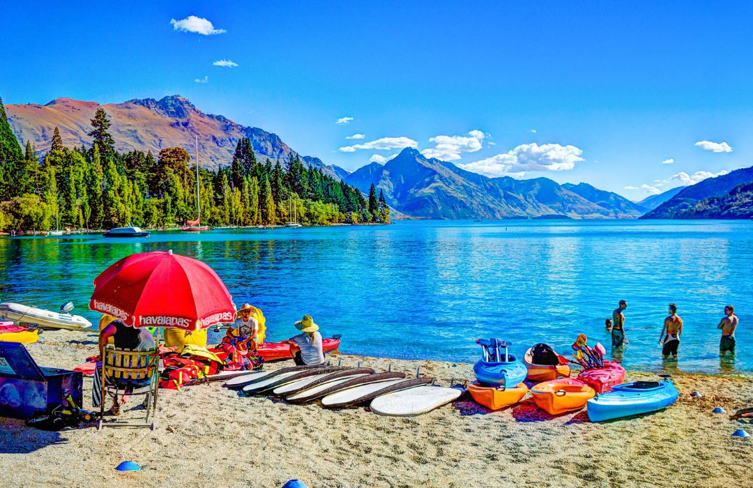 sunny-queenstown-lake