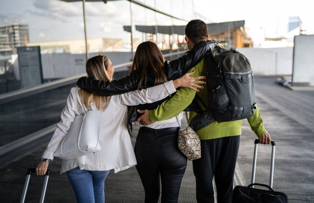 Friends-at-airport 